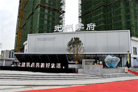 西苑小区三室二厅一卫110平带车库附房73万